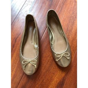 Preloved merona gold flats w ribbons